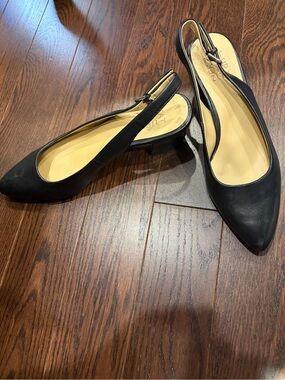 Naturalizer Black Pointed Toe Slingback Pumps
